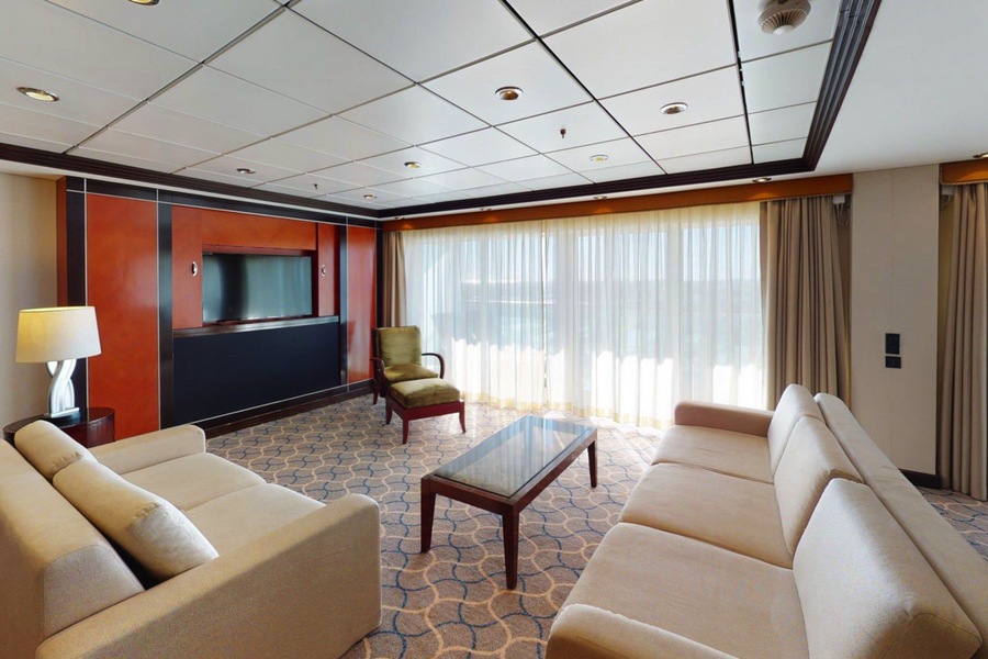 RCI, Mariner, Royal Suite 1 Bedroom.jpg